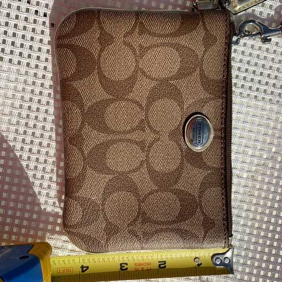 Coach wristlet in Signature Canvas with gold trim - Picture 5 of 8